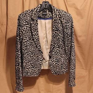 XOXO Women's Black and Cream Leopard Blazer